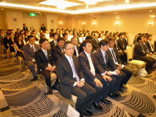 決算報告会の様子
